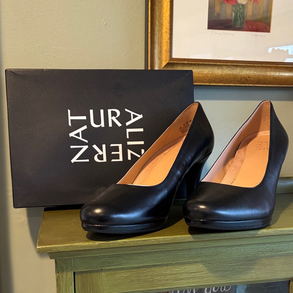 Naturalizer Black Leather Michelle Pumps